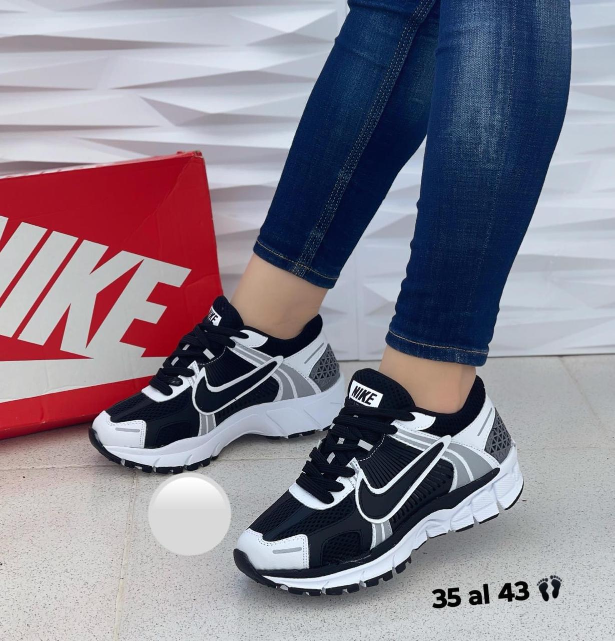 TENIS NIKE VOMERO NEGRO