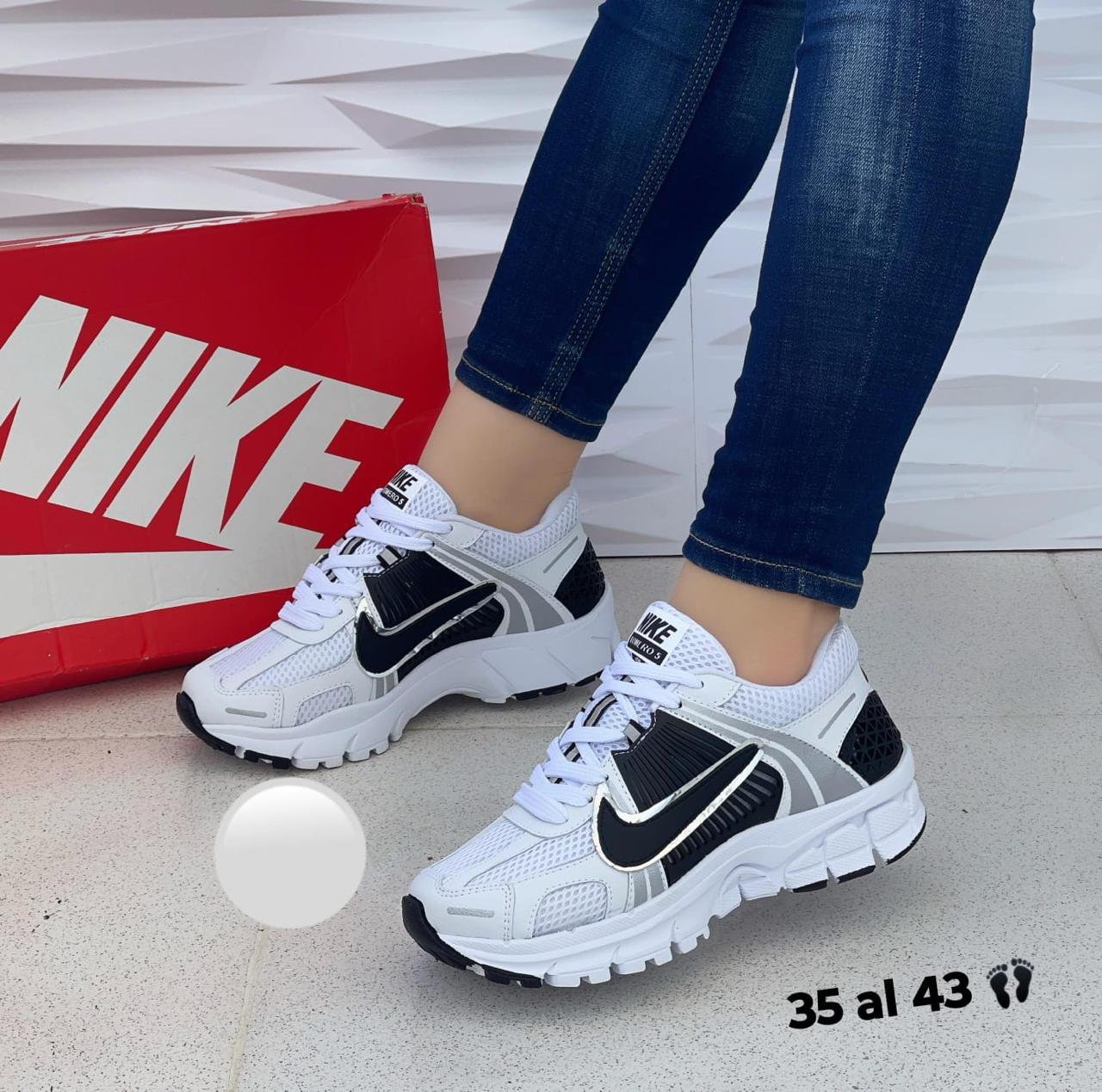 TENIS NIKE VOMERO BLANCO X NEGRO