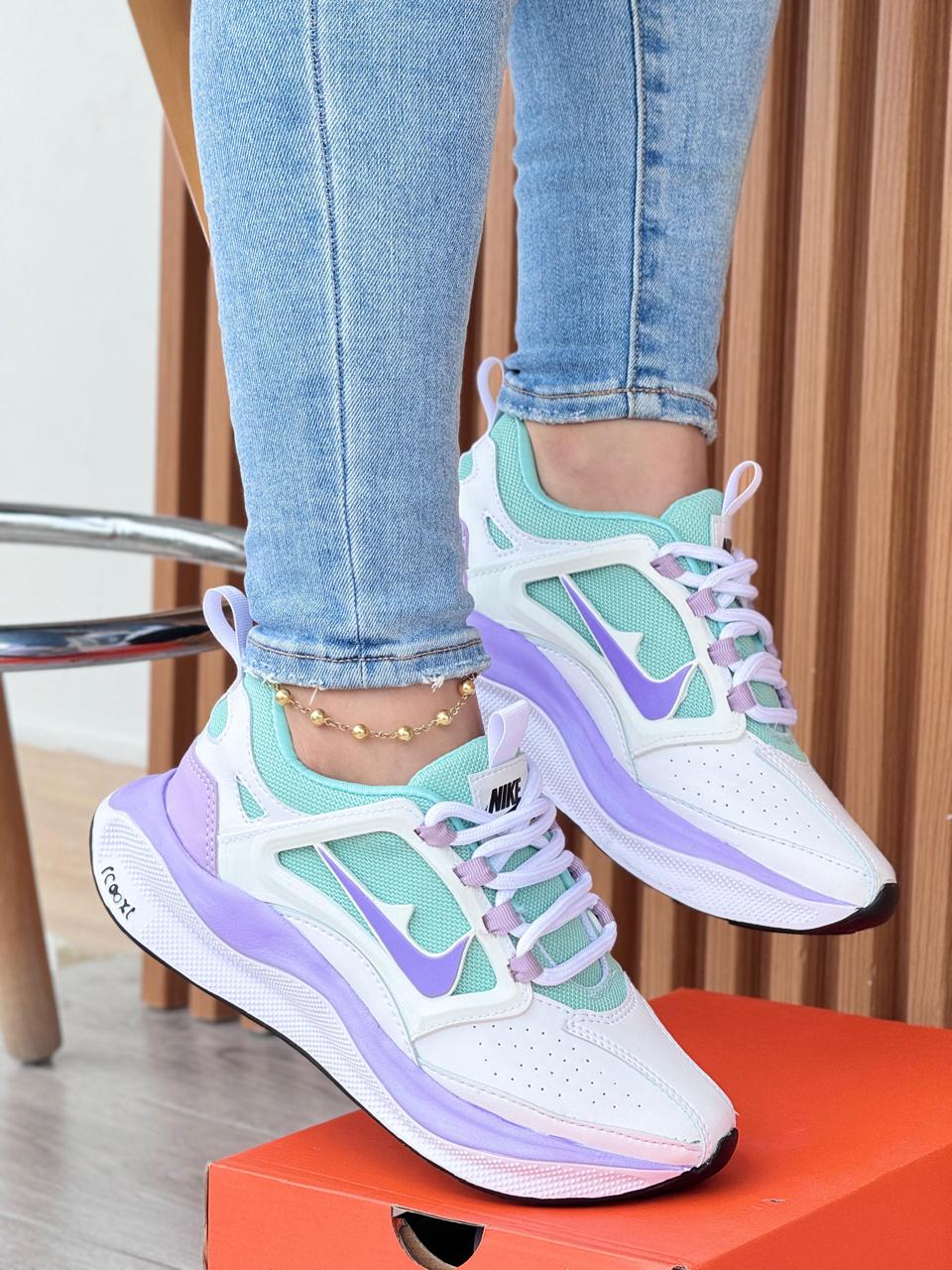 TENIS NIKE DAMA BLANCO X LILA