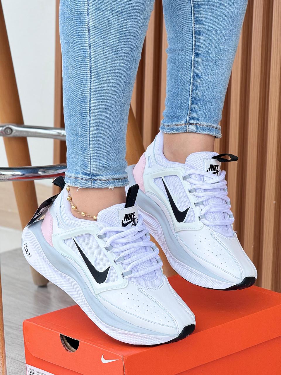 TENIS NIKE DAMA BLANCO X NEGRO